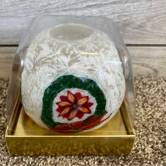 White Christmas Wreath & Poinsettia Design 4” Round Candle- Holiday Decor - Picture 5 of 7